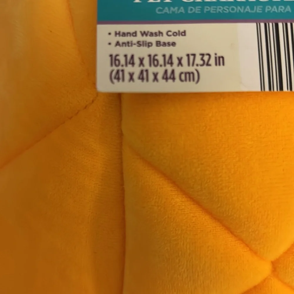 Pineapple pet bed